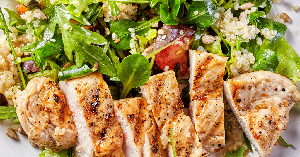 Grilled Chicken and Quinoa Salad with Lemon Vinaigrette (40 Minutes) Recipe