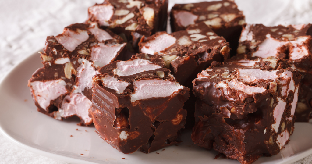 easy rocky road fudge        
        <figure class=